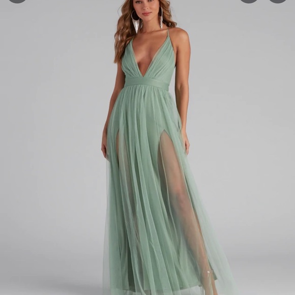 Windsor green saylor formal/ prom dress size 12, perfect for weddings or prom - Picture 2 of 3